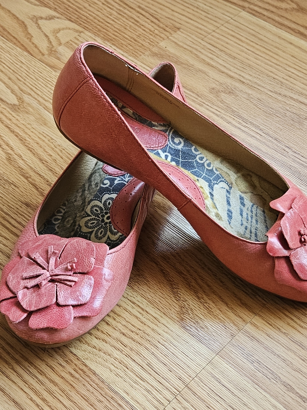 ​Børn Julianne Coral Leather Flower Ballet Flats - Women's Size 7.5
